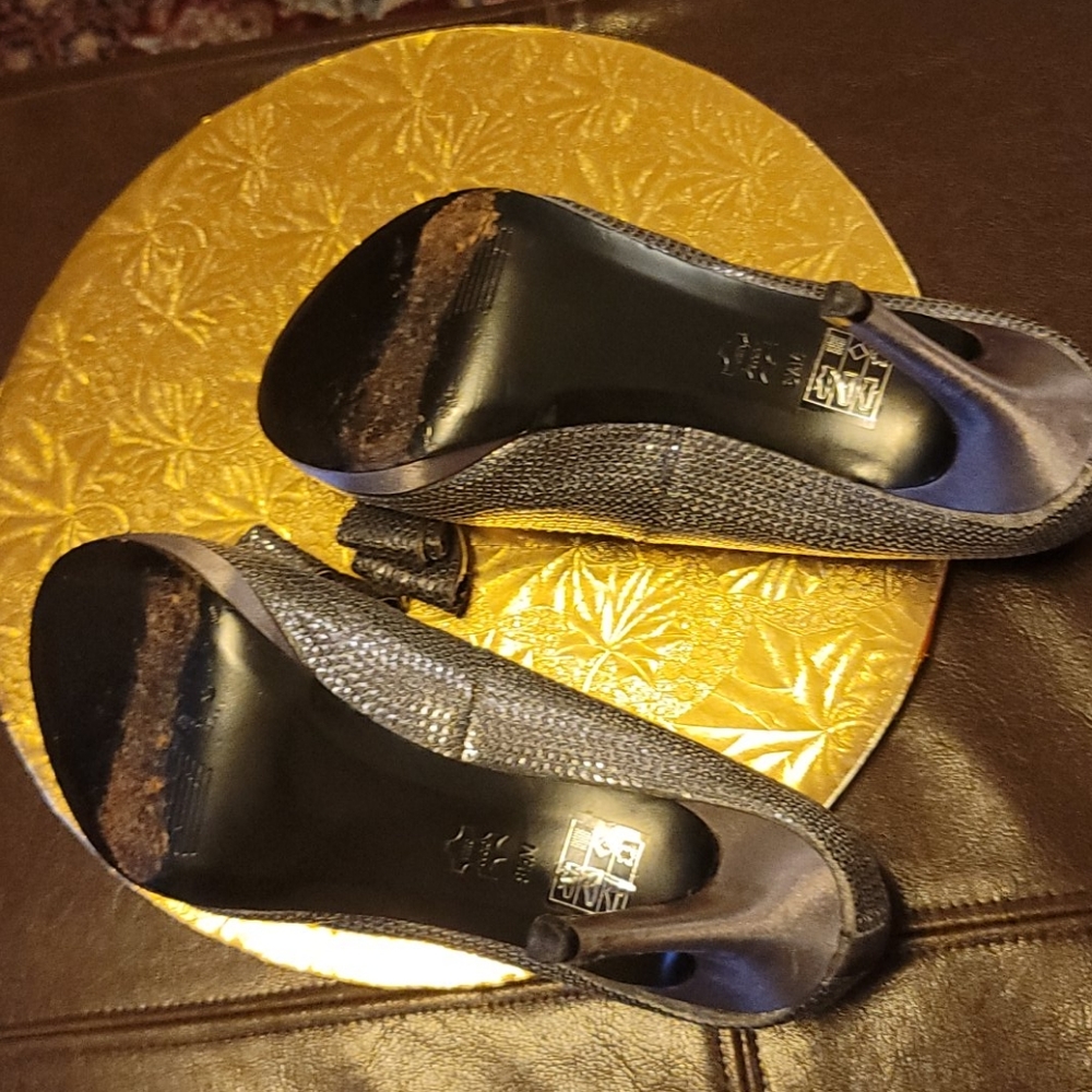 Shoes - Picture 6 of 7